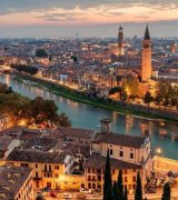 <b>空气里一股干燥的沙尘味</b>