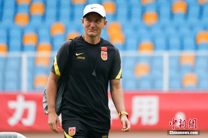 三问扬科维奇的新国足：首秀在即，会否考“砸