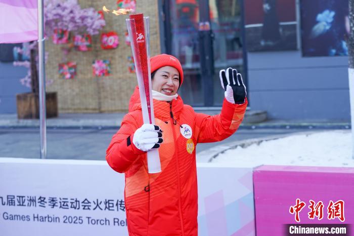 哈尔滨作为双亚冬之城迎来120名火炬手完成亚冬
