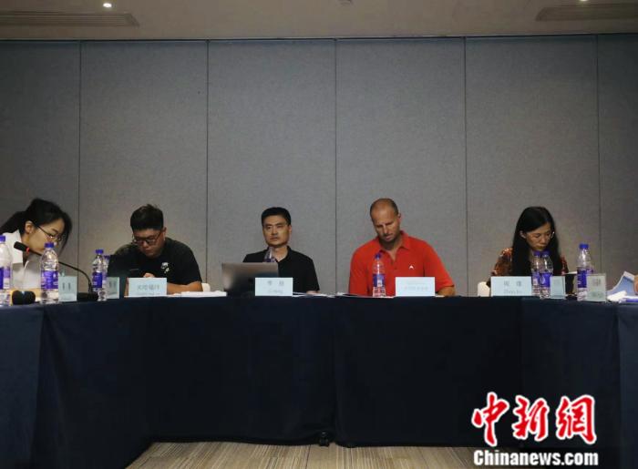 国际雪联官员考察北京大跳台世界杯筹备工作