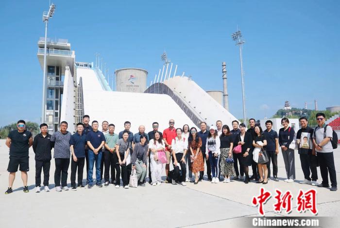 国际雪联官员考察北京大跳台世界杯筹备工作