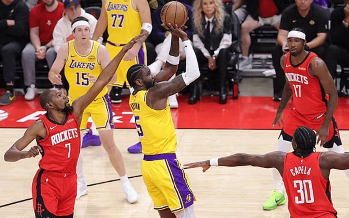 湖人双杀火箭艾顿态度转变成关键因素