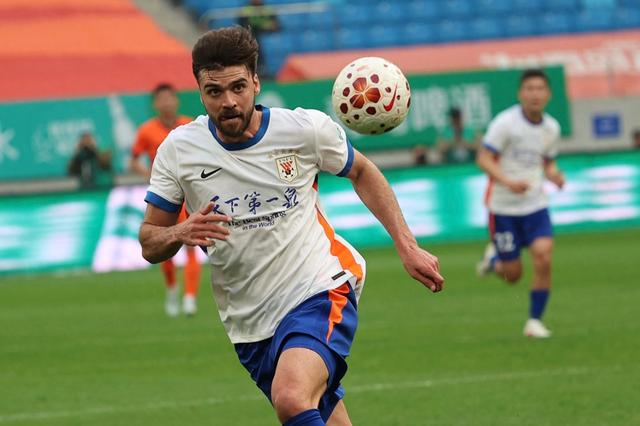 山东泰山客场0-4惨败青岛海牛 三球溃败送对手积