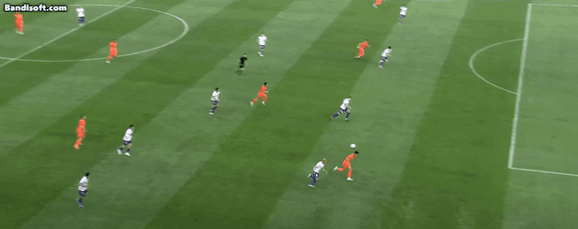 山东泰山客场0-4惨败青岛海牛 三球溃败送对手积